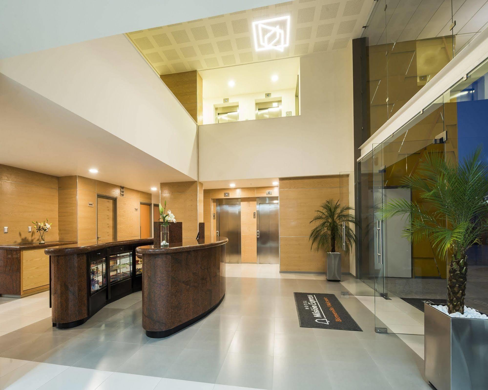 Mision Express Queretaro Hotel Екстериор снимка