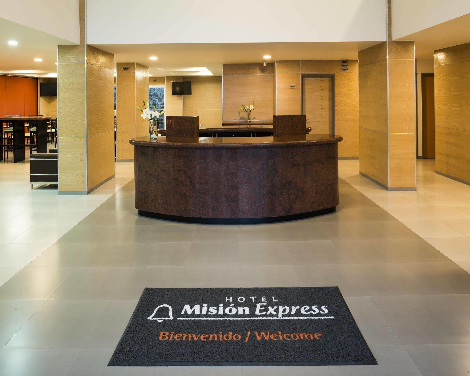 Mision Express Queretaro Hotel Екстериор снимка