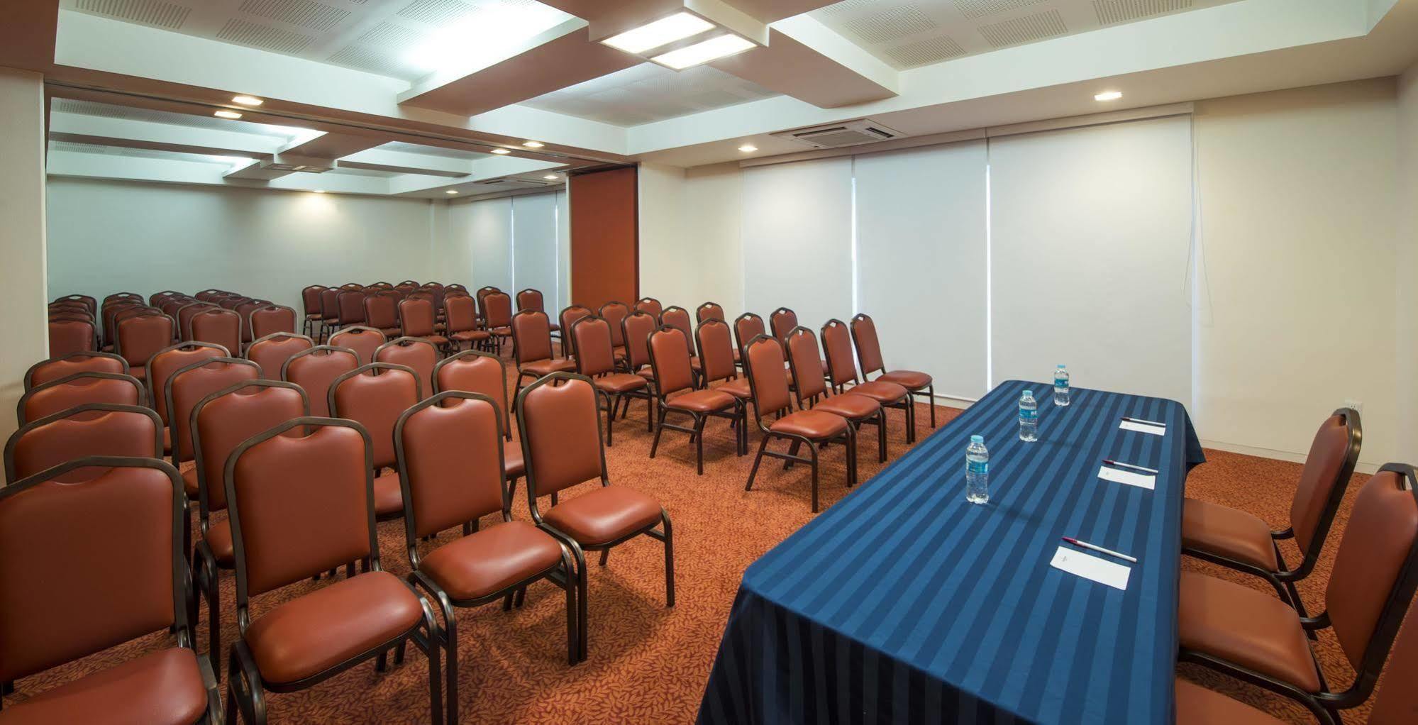 Mision Express Queretaro Hotel Екстериор снимка