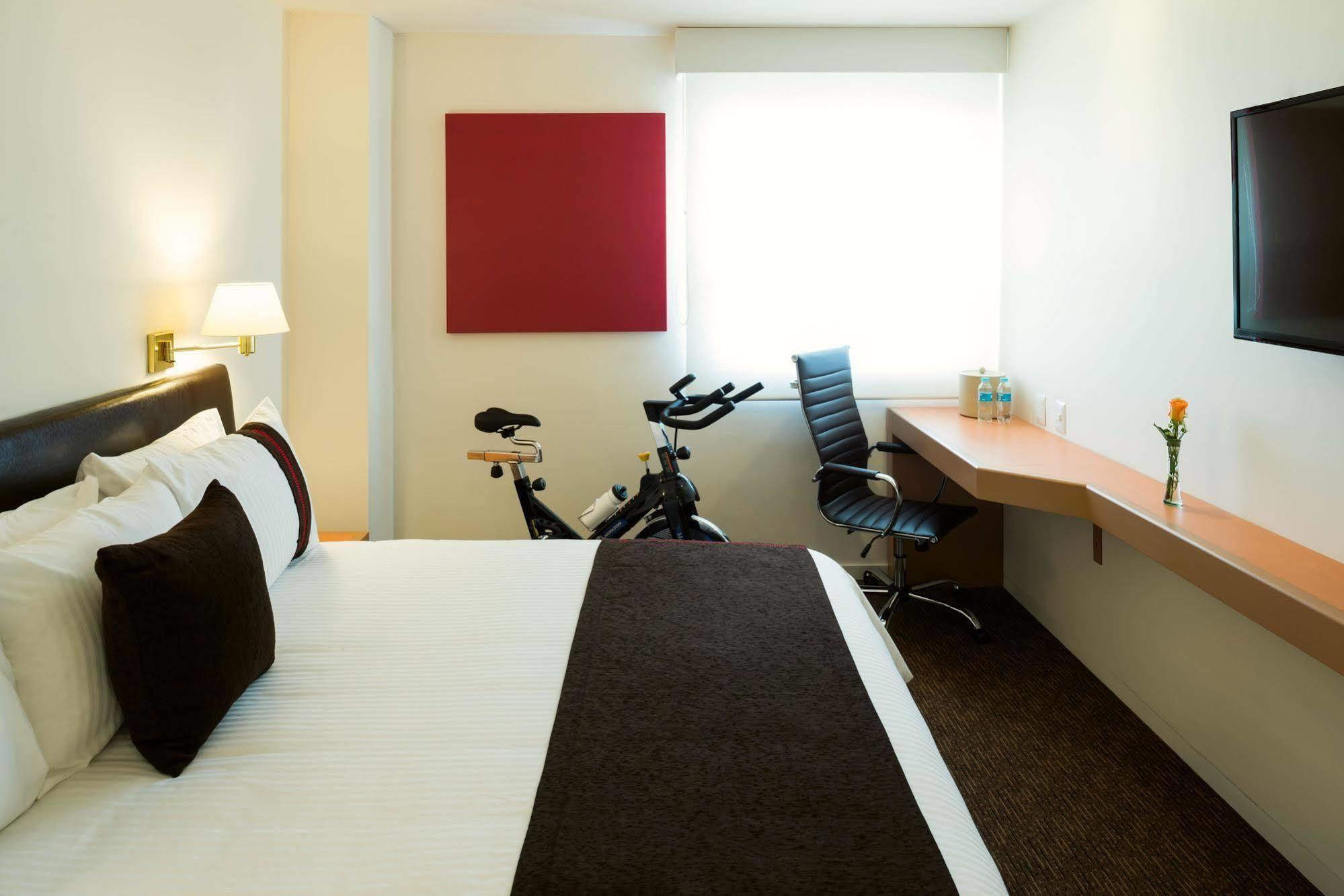 Mision Express Queretaro Hotel Екстериор снимка
