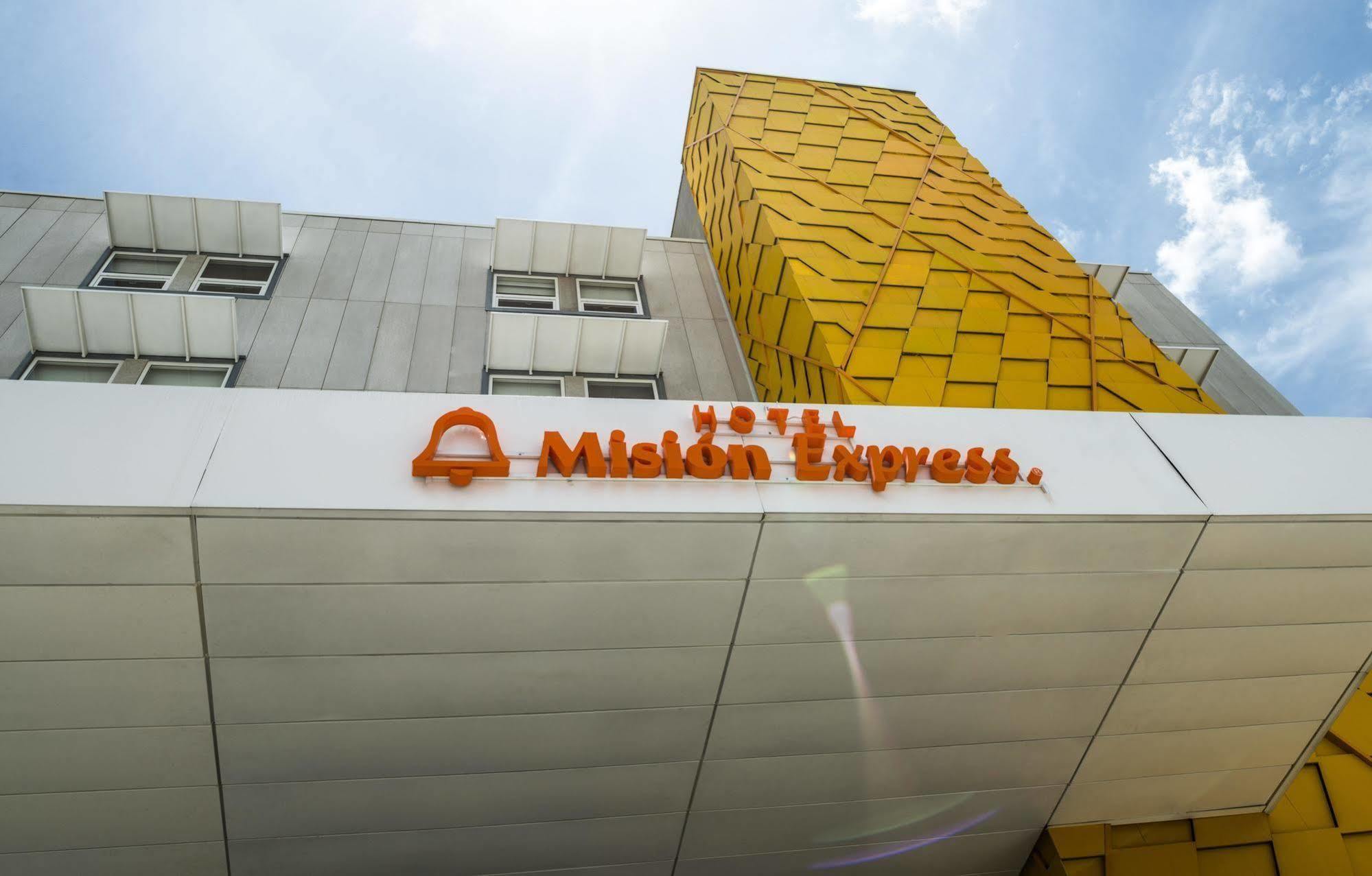 Mision Express Queretaro Hotel Екстериор снимка